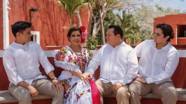 Joaquín Díaz Mena hace un espacio en su campaña rumbo a la gubernatura de Yucatán para compartir un emotivo mensaje a su esposa 