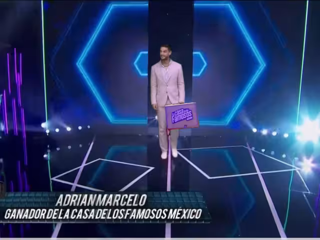 En redes comparten varios mensajes y memes poniendo con #Adrianganador en referencia a Adrián Marcelo, a quien consideran el verdadero ganador de La Casa de los Famosos.