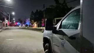 El cuerpo del hombre quedó tendido frente a la primaria