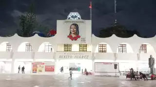 El edificio del ayuntamiento de Benito Juárez colocó una imagen de la joven.
