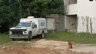 Obreros cercano al sitio reportaron a las autoridades del cuerpo abandonado.