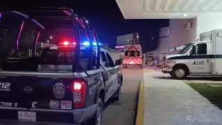 El hombre lesionado fue trasladado a un hospital.