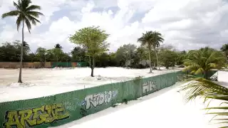 Demuelen antiguo edificio del CREA de Cancún tras más de 40 años desde su fundación 