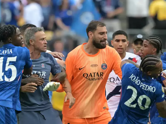 Luis Enrique agredió a Joao Pedro al finalizar el partido.