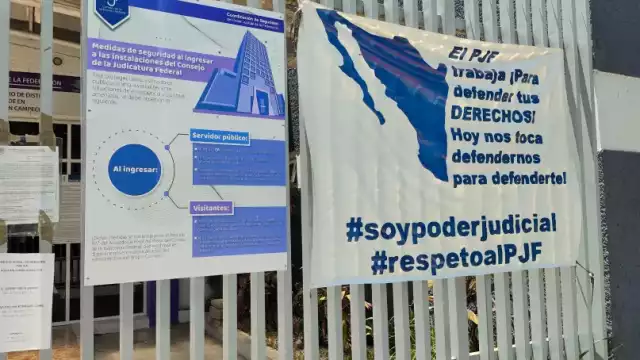 Aunque el edificio ha estado cerrado, los trabajadores de la institución han atendido los cursos más urgentes mediante guardias