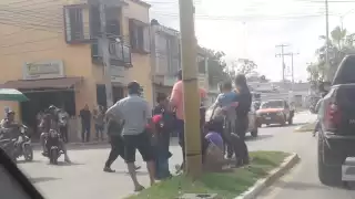 Mujer y menor lesionados mientras se transportaban en un mototaxi en Escárcega