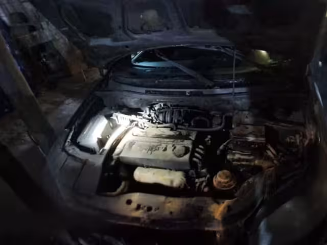 Autoridades investigan la posibilidad de que el ataque esté relacionado con las labores de su dueño; la unidad tuvo daños significativos.