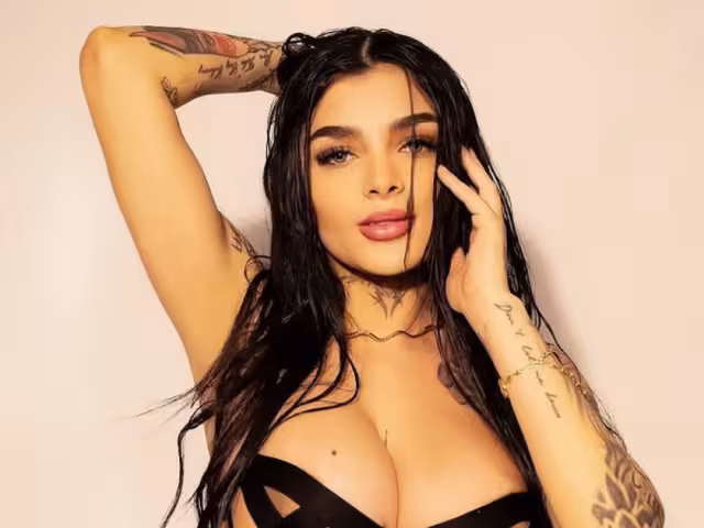 Karely vuelve con todo en plena cuarentena