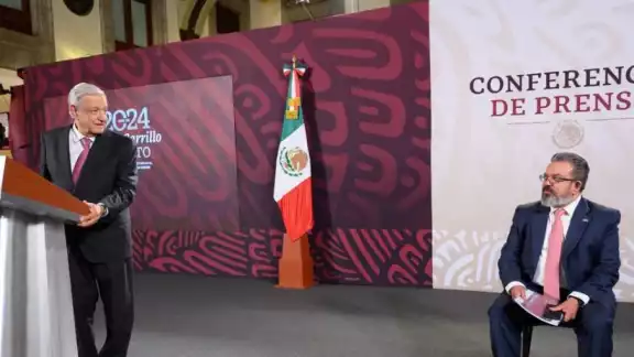 Andrés Manuel López Obrador, destacó la calidad de los caminos rurales