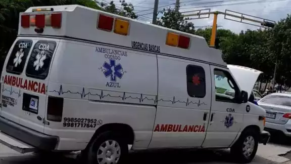 Una ambulancia trasladaba a un hombre mayor cuando sufrió fallos Una ambulancia trasladaba a un hombre mayor cuando sufrió fallos