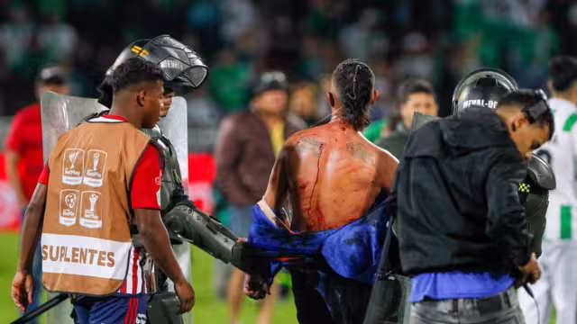 Aficionados protagonizan gresca en Colombia