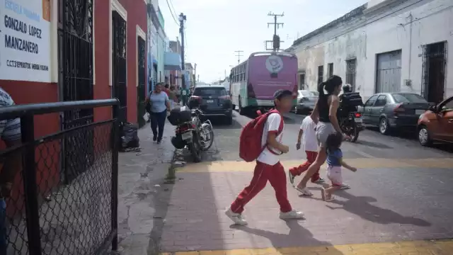 Bienestar en tu escuela entregará uniformes, chamarras, mochilas y útiles a 300 mil estudiantes