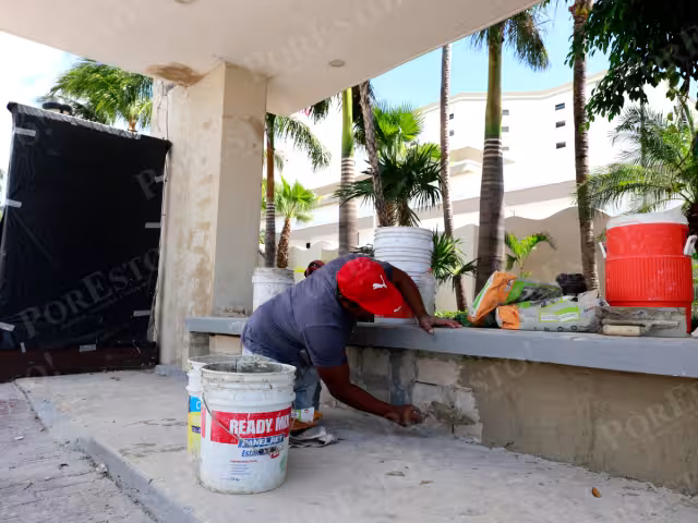 Algunos obreros recordaron que hace años, laborar en este destino era tranquilo, ahora es inseguro y sufren explotación en las construcciones