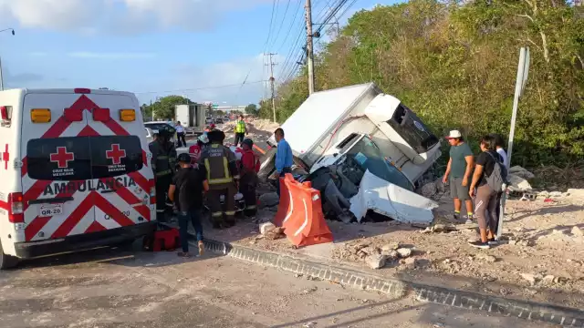 El conductor dormitó y provocó un caos en el bulevar Colosio