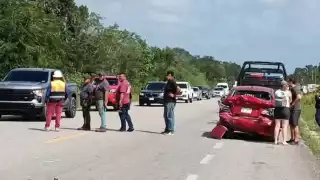 Accidente vehicular en Chetumal deja a varios lesionados.