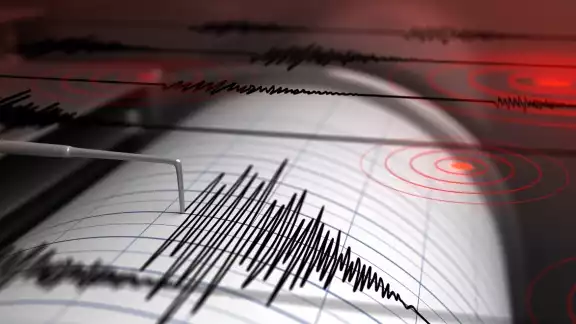 El temblor causó que lámparas se balancearan y objetos se movieran en viviendas y negocios El temblor causó que lámparas se balancearan y objetos se movieran en viviendas y negocios
