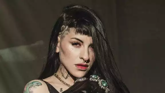 Cazzu regresa a la música con nuevo look y nueva canción Cazzu regresa a la música con nuevo look y nueva canción
