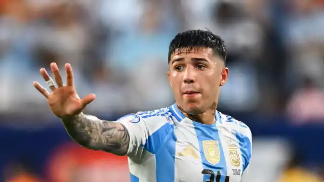 Futbolista argentino Enzo Fernández será amonestado por cánticos racistas en contra de Francia