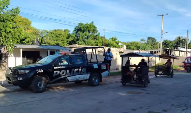 Mototaxistas piratas detuvieron un vehículo de la cooperativa UNTRAC por llevar estudiantes al CBTIS 126.