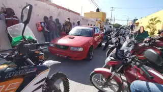 Motomandaditos ayudan a recuperar auto robado en Carmen y lo resguardan hasta llegada de autoridades 