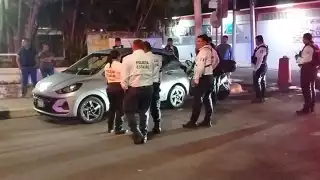 Detienen a expolicía de Campeche y su pareja en estado de ebriedad tras chocar contra una moto 
