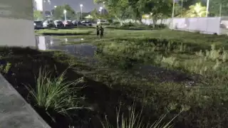 Deportistas enfrentan lodo, maleza y baños insalubres en unidad infantil de Ciudad del Carmen