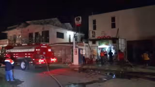 Incendio consume minisúper en Dzitbalché: La causa, un cortocircuito