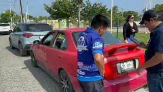 Choque cerca del Polideportivo Chechén deja daños materiales y tráfico lento en Ciudad del Carmen