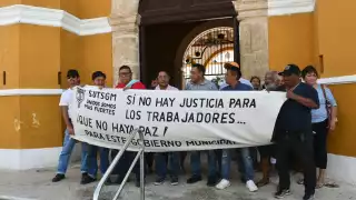 Trabajadores del Ayuntamiento de Campeche permanecen en paro laboral