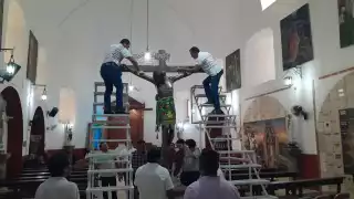 Bajan al Cristo de la Misericordia para iniciar fiestas patronales 2025 en Calkiní