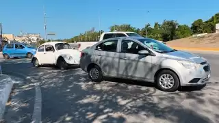 Choque por alcance en la Avenida Costera, Campeche, deja daños y bloqueo parcial