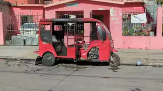 Pochimóvil queda calcinado por presunto cortocircuito en Ciudad del Carmen