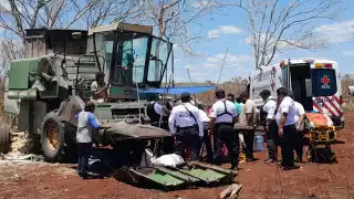 Grave accidente en Calkiní: Campesino termina con las piernas trituradas en una trilladora 
