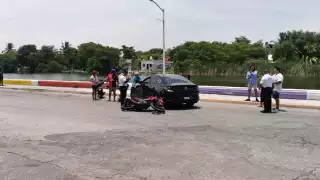 Ciudad del Carmen: Accidente en Avenida Caleta, deja a pareja en motocicleta lesionada 