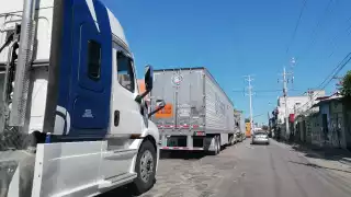 Transportistas de Carmen rechazan aumento del peaje en el Puente de la Unidad