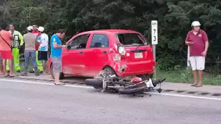 Con múltiples fracturas termina un hombre al estrellarse en la Campeche-Mérida  