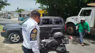 Policía  de Campeche termina en el hospital luego de chocar contra una camioneta