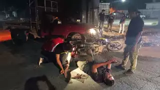 Accidente en Escárcega deja a motociclista con luxación en la pierna