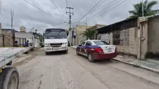 Choque entre camión y taxi en Campeche abre llamado a manejar con precaución