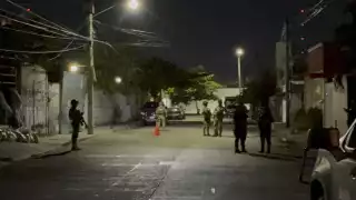 Detectan más de 700 kilos de estupefacientes en la SM 101 de Cancún; dos hombres fueron detenidos