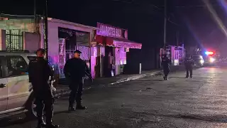 Sicarios en Cancún corretean a joven a balazos hasta ultimarlo