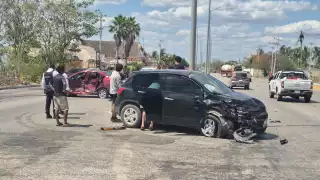 Accidente en el malecón de Champotón deja un herido grave y daños mayores