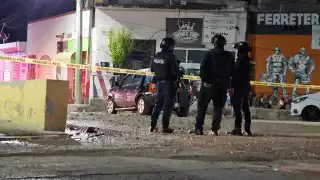 Muere adulto mayor dentro de camioneta familiar en la colonia Polvorín, Campeche
