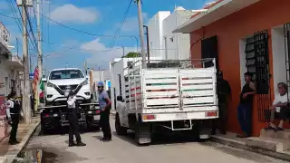 Choque entre auto y camioneta de verduras provoca cierre vial en Dzitbalché