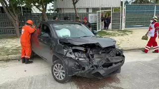Violento choque entre camionetas en la carretera Carmen–Puerto Real deja dos lesionados