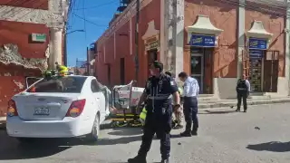Percance vial en Campeche causa destrozos en viviendas y vehículos