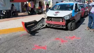 Taxista invade zona exclusiva y causa choque con camión Ko’ox en Campeche