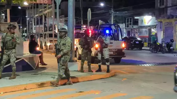 Riña con amenazas de arma de fuego genera pánico y fuerte despliegue policiaco en Carmen
