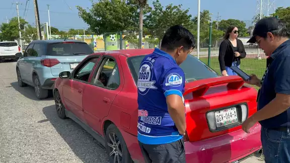 Involucrados: una camioneta Suzuki y un Nissan Sentra Involucrados: una camioneta Suzuki y un Nissan Sentra
