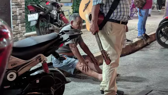 Diálogo evita traslado al corralón tras choque en triciclo